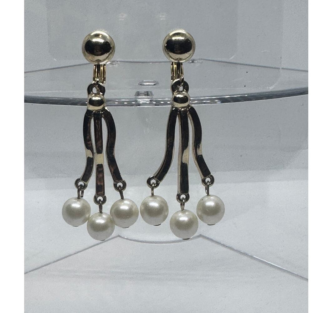 Sarah Coventry drop gold toned pearl drop earrings‎ clip on, vintage, MCM